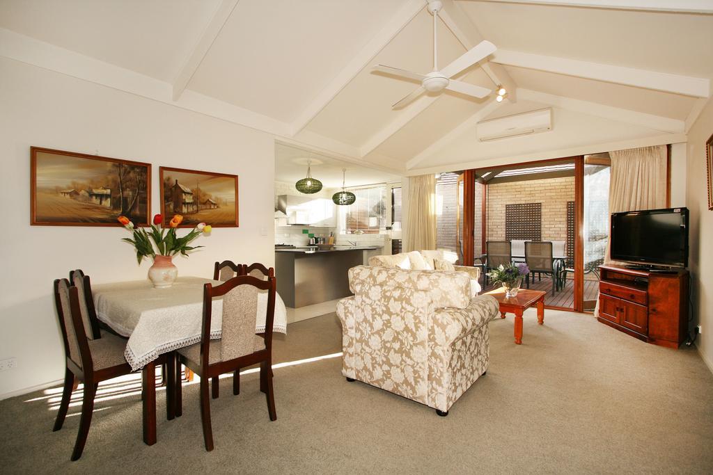 Wattle Holiday Rental Melbourne Room photo